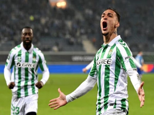 Antony thoát thẻ đỏ, Real Betis hưởng lợi