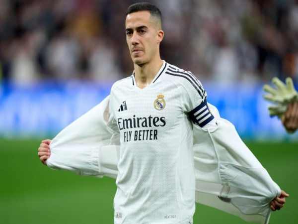 Chuyển nhượng BĐ: Hậu vệ Vazquez từ chối Real Madrid