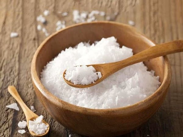 Cách xả xui khi làm vỡ gương bằng muối