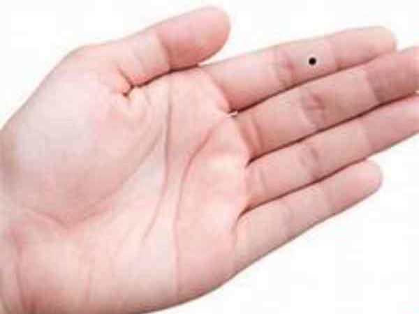 Nốt ruồi ở ngón tay trỏ trái nữ Nốt ruồi ở ngón tay trỏ trái nữ