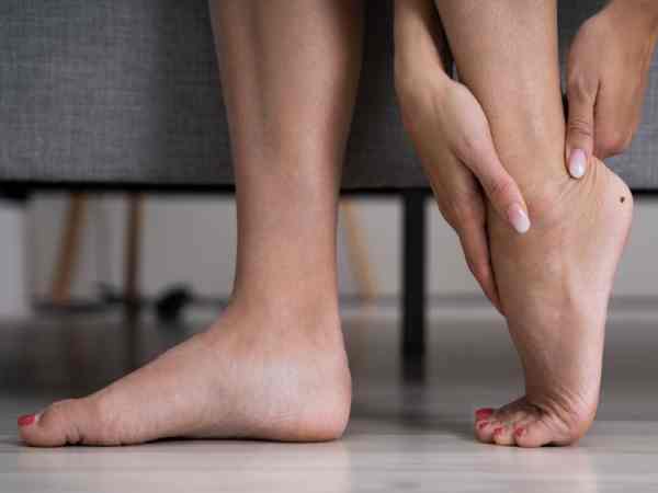 Nốt ruồi ở gót chân trái nữ có ý nghĩa gì? nốt ruồi ở gót chân trái
