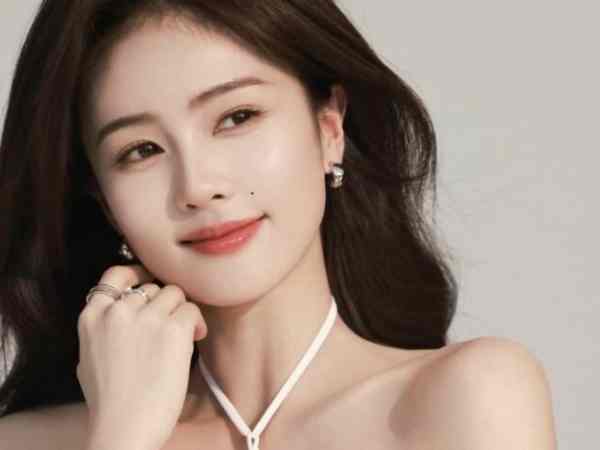 Tướng số người có nốt ruồi ở rãnh cười nữ giới