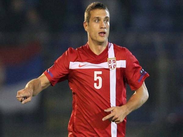 Nemanja Vidić – Biểu tượng thép của hàng phòng ngự